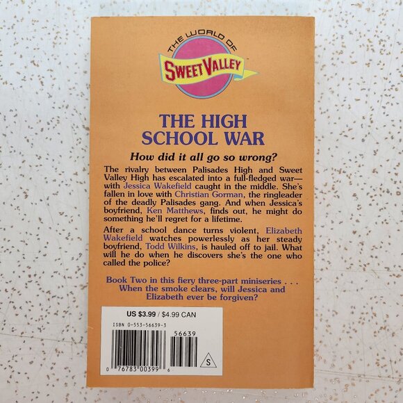 Sweet Valley High #121 The High School War - Picture 2 of 6